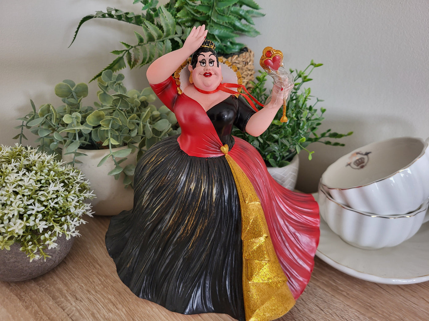 Queen of Hearts in Alice in Wonderland: Courtroom Chaos and Collectable Colour