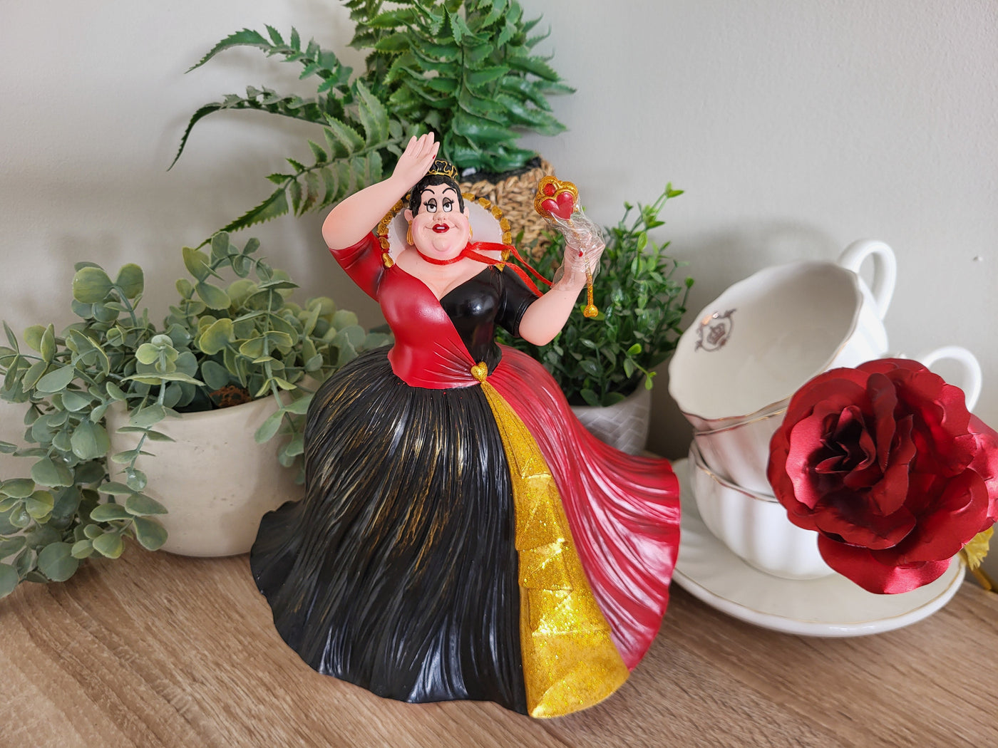 Disney Showcase vs Disney Traditions Queen of Hearts Figurines