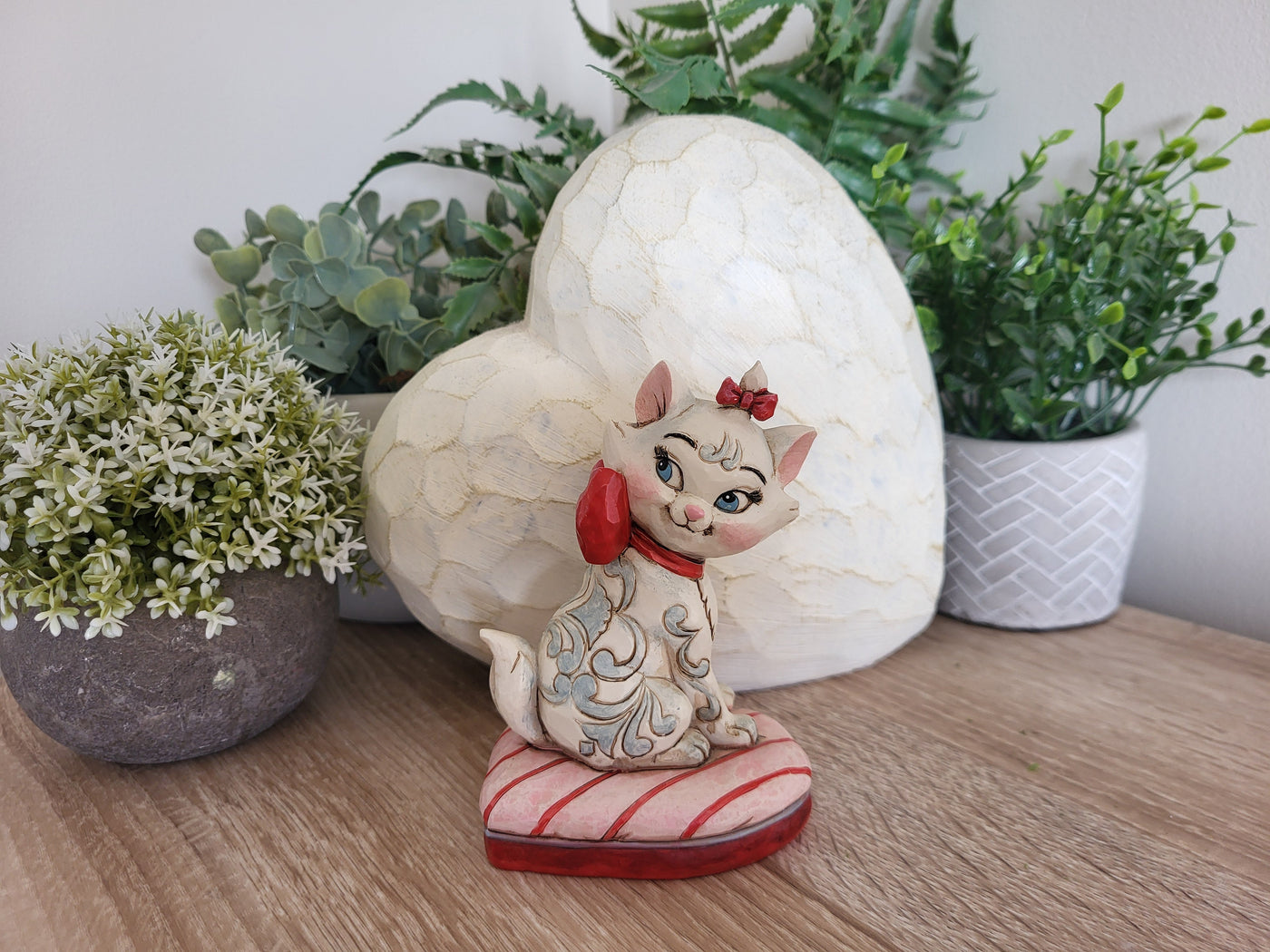 Marie Figurines by Jim Shore: Bows, Sweetness and Display Ideas for Cat Collectors