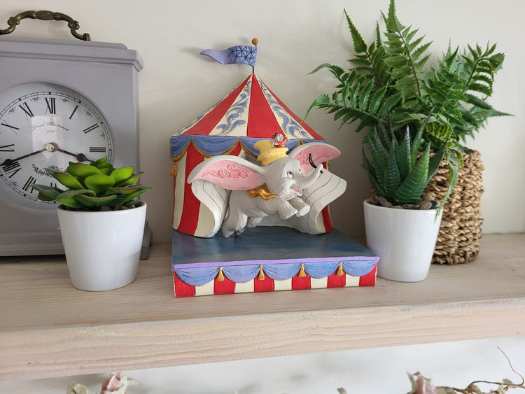 Collecting Dumbo by Jim Shore: What to Notice in Paint, Pose and Display Detail