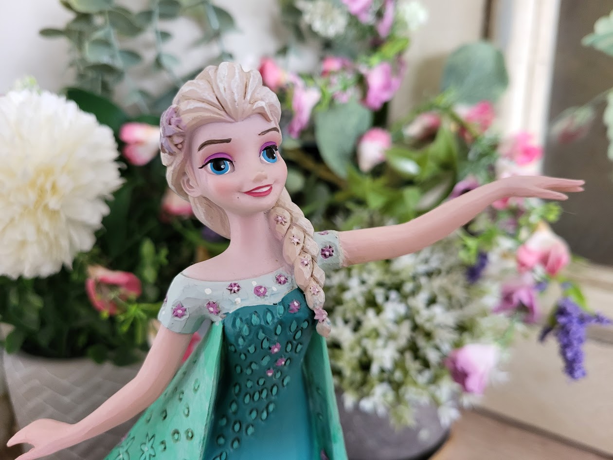 Elsa: Villain or Victim? The Disney Debate That Still Divides Fans