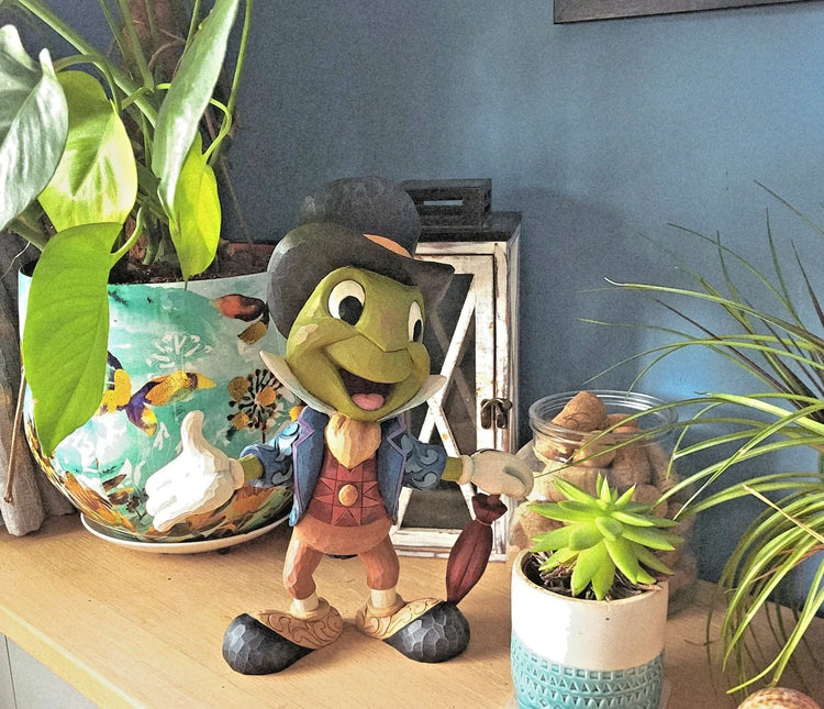 Umbrellas, Top Hats and Tiny Shoes: Checking Pre-Loved Jiminy Cricket Pieces