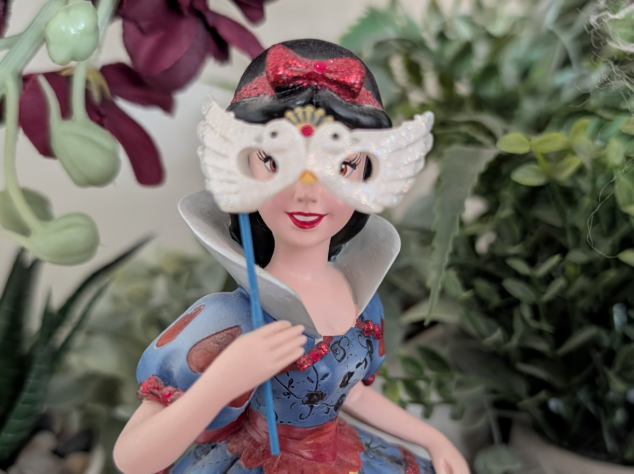 Behind the Mask – The Magic of Disney Showcase Haute Couture Masquerade Figurines