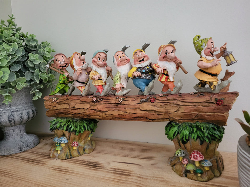 Disney Traditions Seven Dwarfs Figurine - Jim Shore 4005434