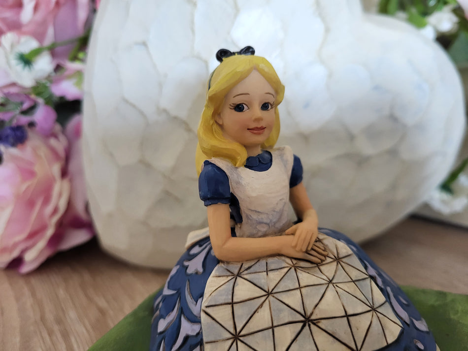Disney Showcase Alice in Wonderland Figurine