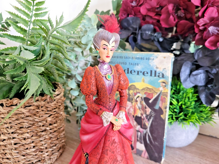 Disney Showcase Lady Tremaine Figurine Haute Couture Evil Stepmother Cinderella3