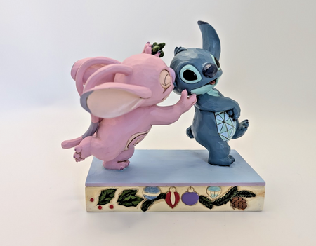 Disney Traditions Stitch and Angel Mistletoe Kisses figurine 6008980 – rear view
