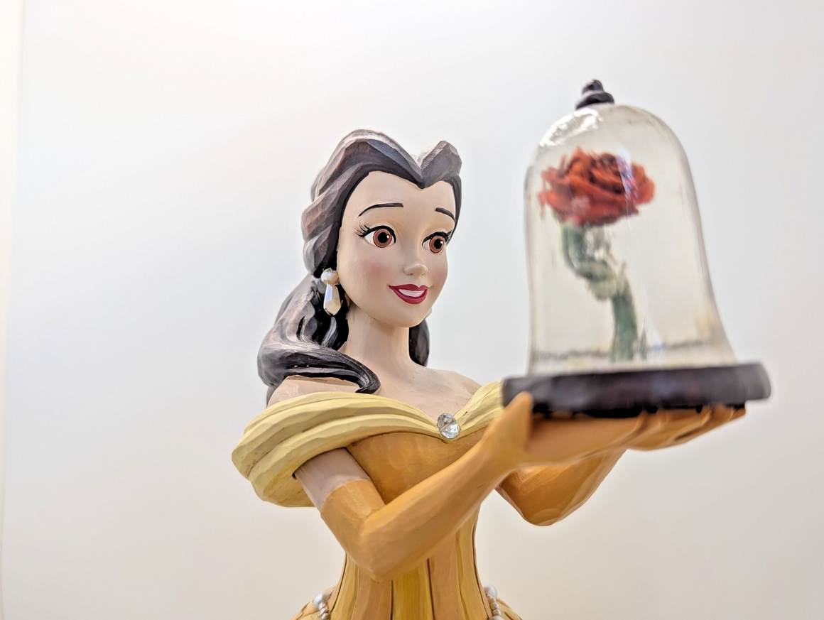 Disney Traditions Belle A Rare Rose Deluxe 6009139 – detail and condition photograph 14