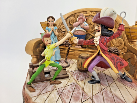 Disney Traditions Daring Duel Figurine Peter Pan Caprain Hook Scene Ornament19