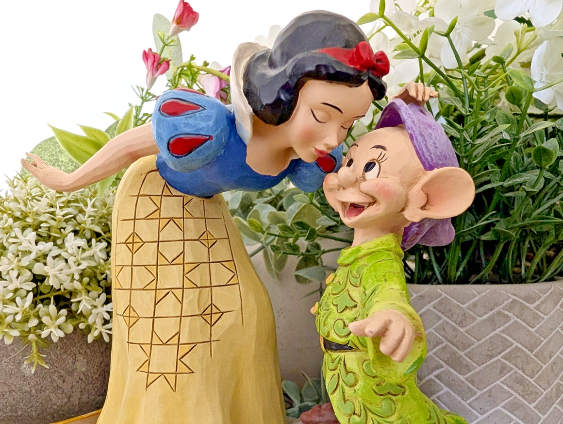 Disney Traditions Showcase Snow White & Dopey Sweetest Farewell Figurine J Shore1