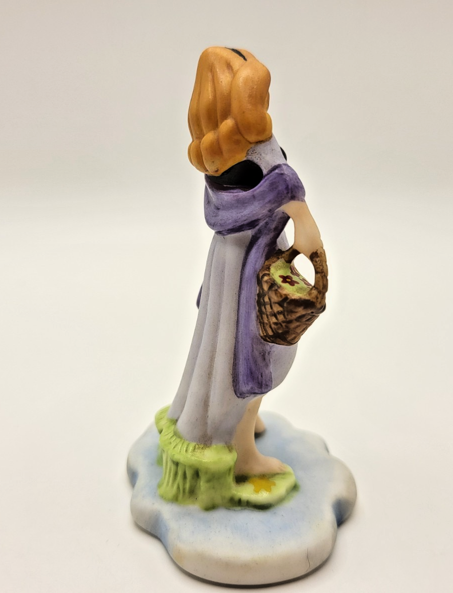 Disney Sleeping Beauty Grolier Figurine Aurora Porcelain Retro Ornament3