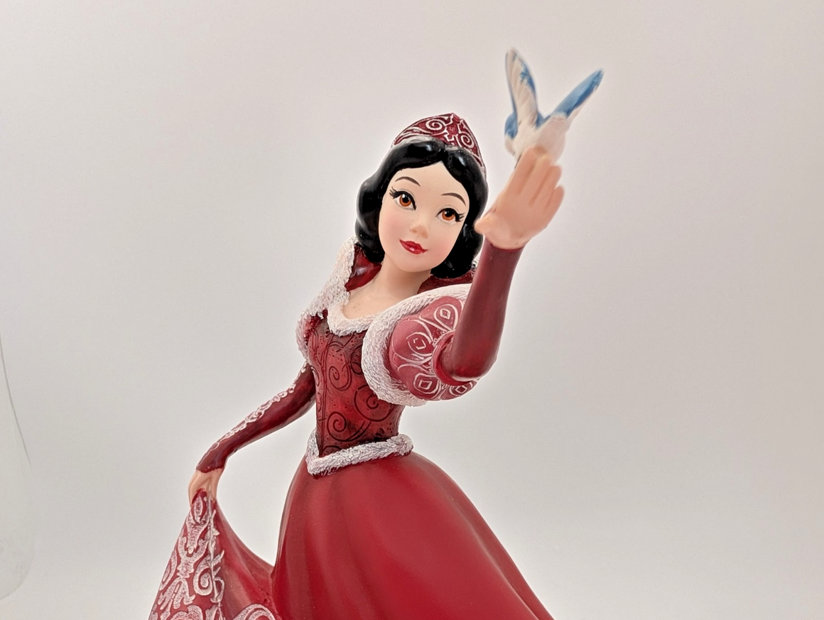 Disney Showcase Haute Couture Snow White & Dopey Christmas Holiday Figurine14