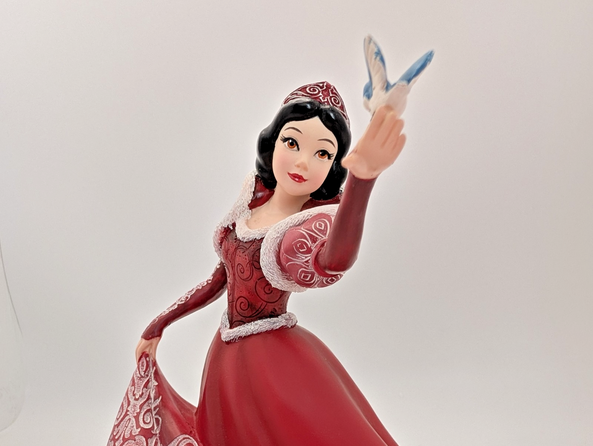 Disney Showcase Haute Couture Snow White & Dopey Christmas Holiday Figurine14