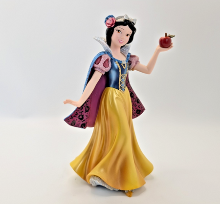 Disney Showcase Haute Couture Snow White Figurine 4031542 Snow White With Apple8