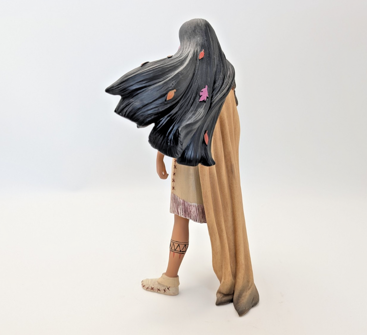 Disney Showcase Couture de Force Pocahontas 6008692 by Enesco - Unboxed - product view 7