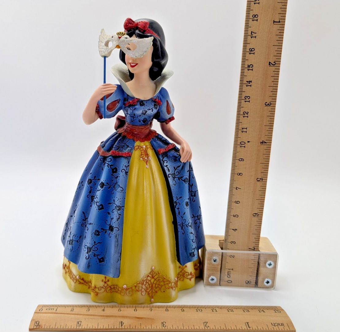 Disney Showcase Snow White Haute Couture Figurine Masquerade Boxed Mask Ball9