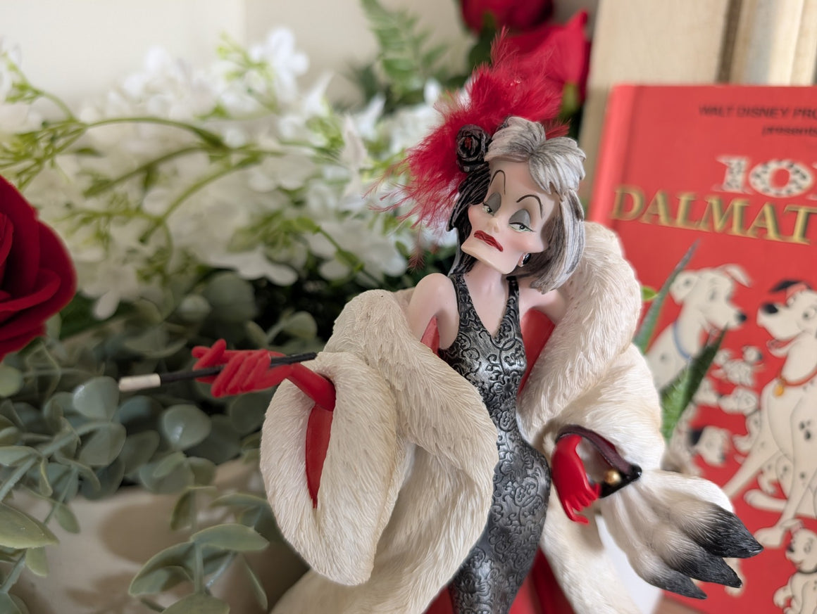 Disney Showcase Couture de Force Cruella De Vil figurine photo 2