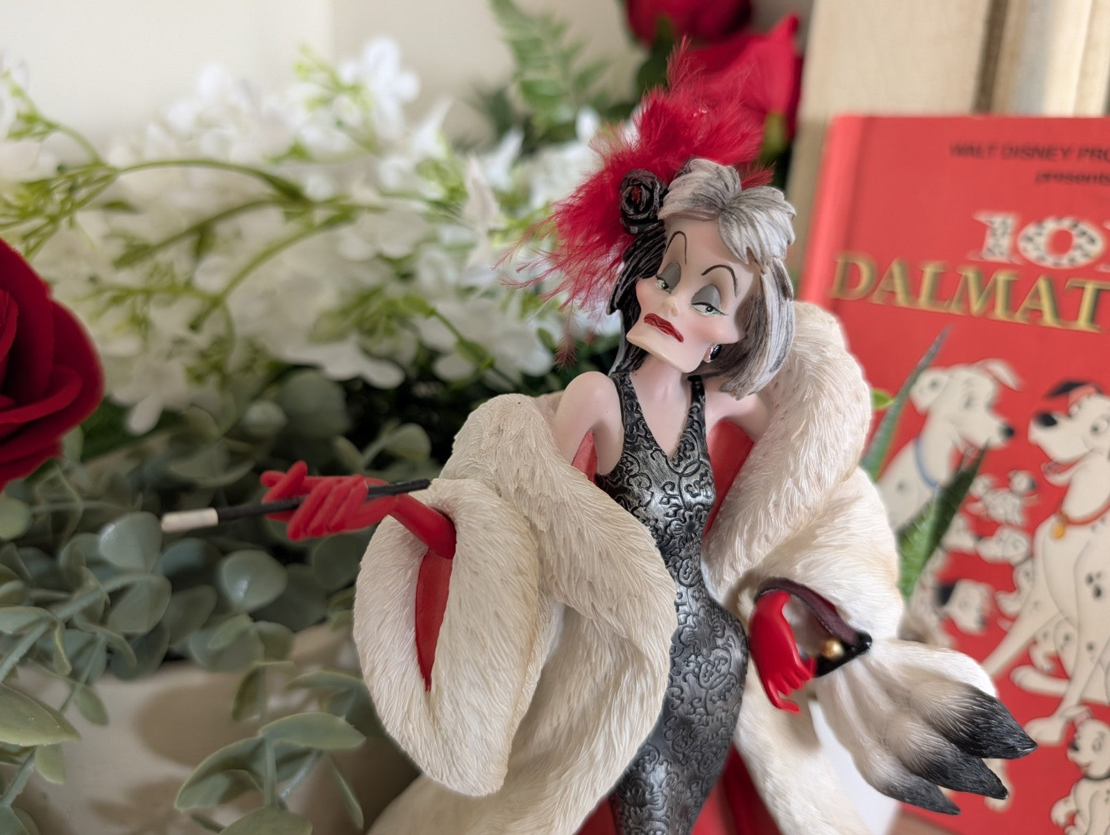Disney Showcase Couture de Force Cruella De Vil figurine photo 2
