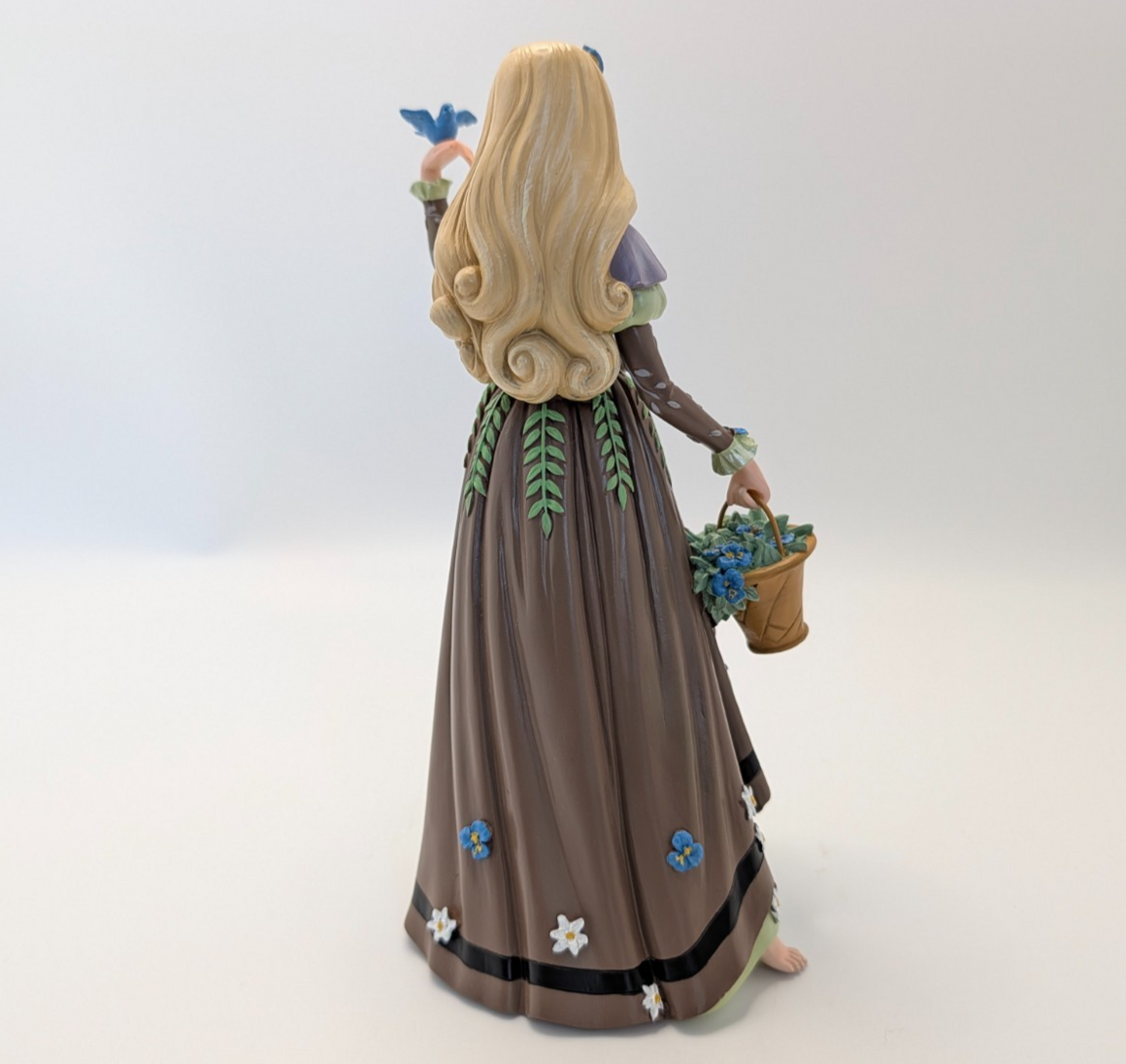 Disney Showcase Briar Rose Aurora Botanical 6014849 boxed figurine - costume and pattern detail