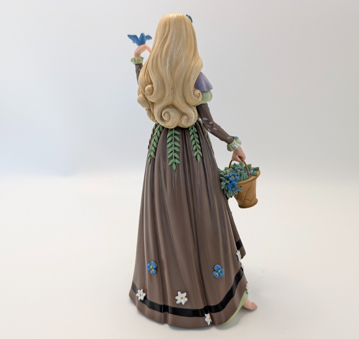 Disney Showcase Briar Rose Aurora Botanical 6014849 boxed figurine - costume and pattern detail