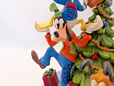 Disney Traditions Mickey and Friends Merry Tree Trimming 6008979 – scale and size view