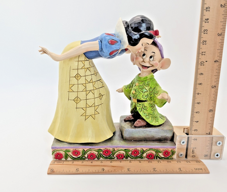 Disney Traditions Showcase Snow White & Dopey Sweetest Farewell Figurine J Shore13