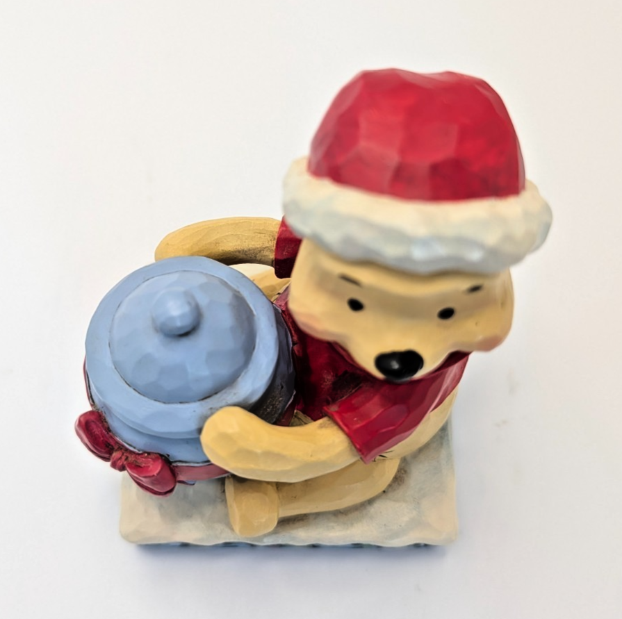 Disney Traditions Winnie the Pooh Holiday Hunny 6002845 – condition close-up