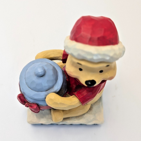 Disney Traditions Winnie the Pooh Holiday Hunny 6002845 – condition close-up