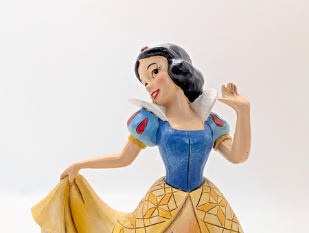 Disney Traditions Snow White Castle in the Clouds 4045243 by Jim Shore – detail and condition photograph 10