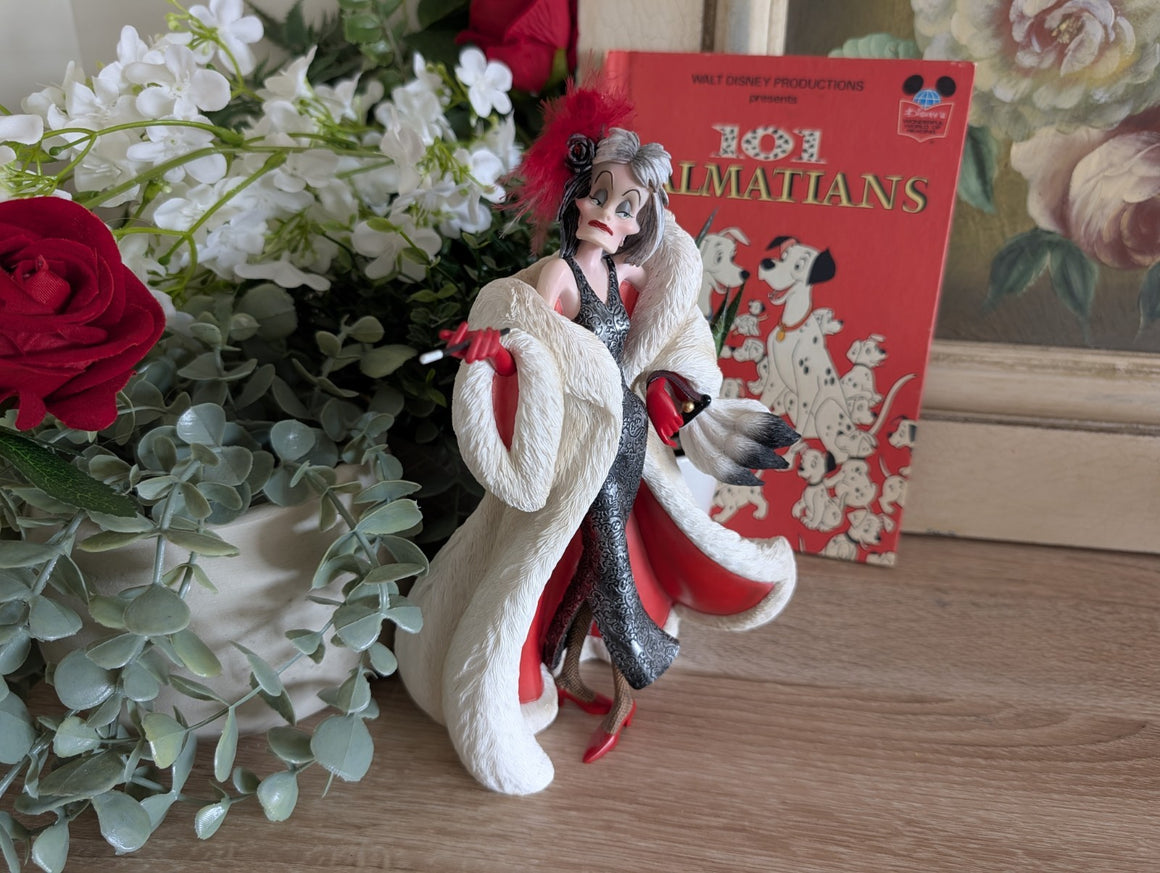 Disney Showcase Couture de Force Cruella De Vil figurine photo 4