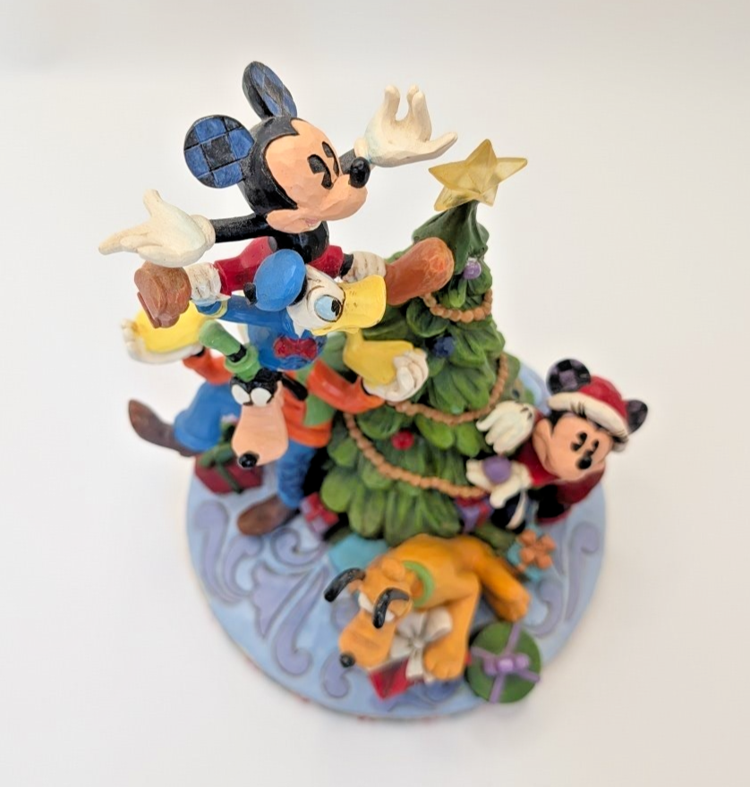 Disney Traditions Mickey and Friends Merry Tree Trimming 6008979 – close-up detail