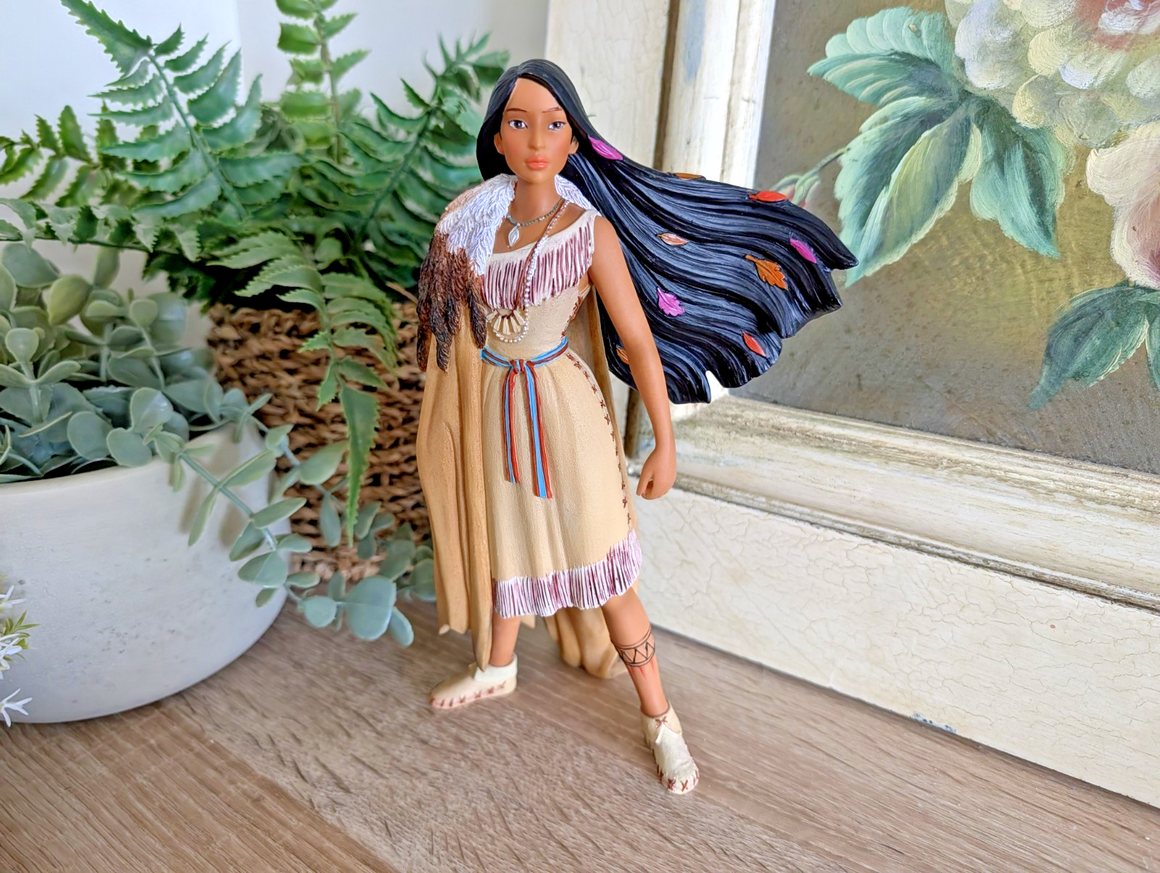 Disney Showcase Couture de Force Pocahontas 6008692 by Enesco - Unboxed - product view 2