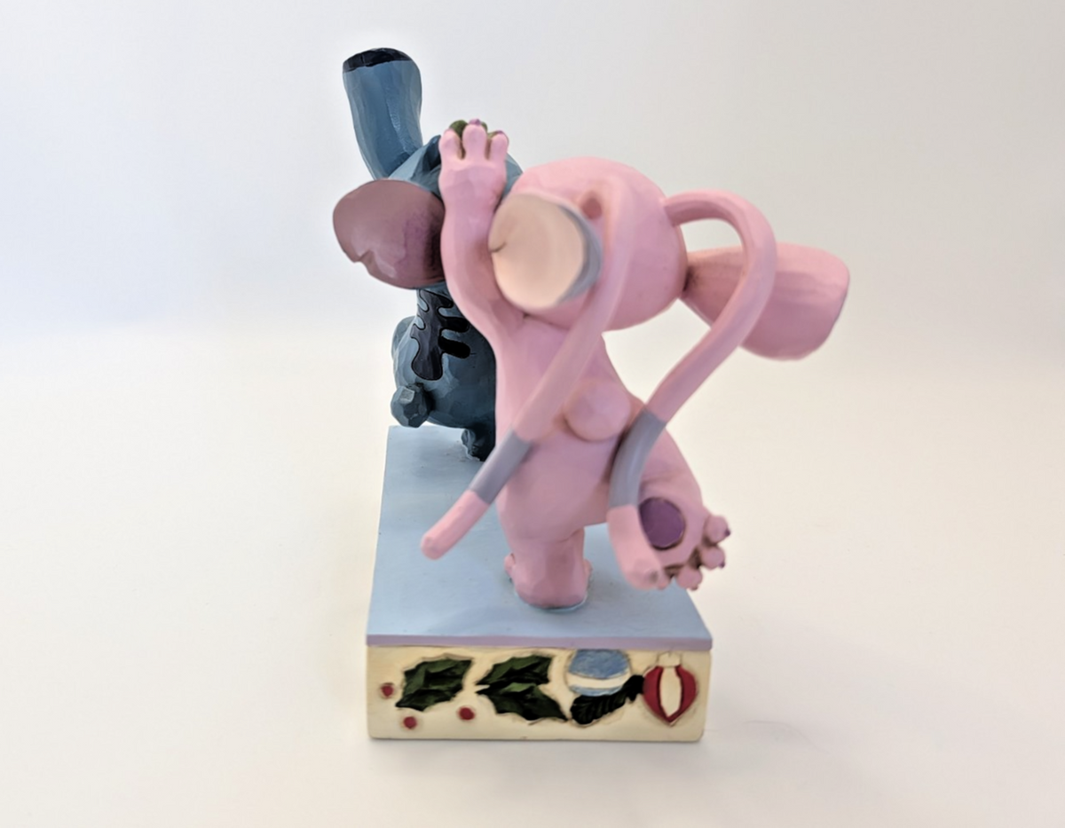 Disney Traditions Stitch and Angel Mistletoe Kisses figurine 6008980 – upper detail