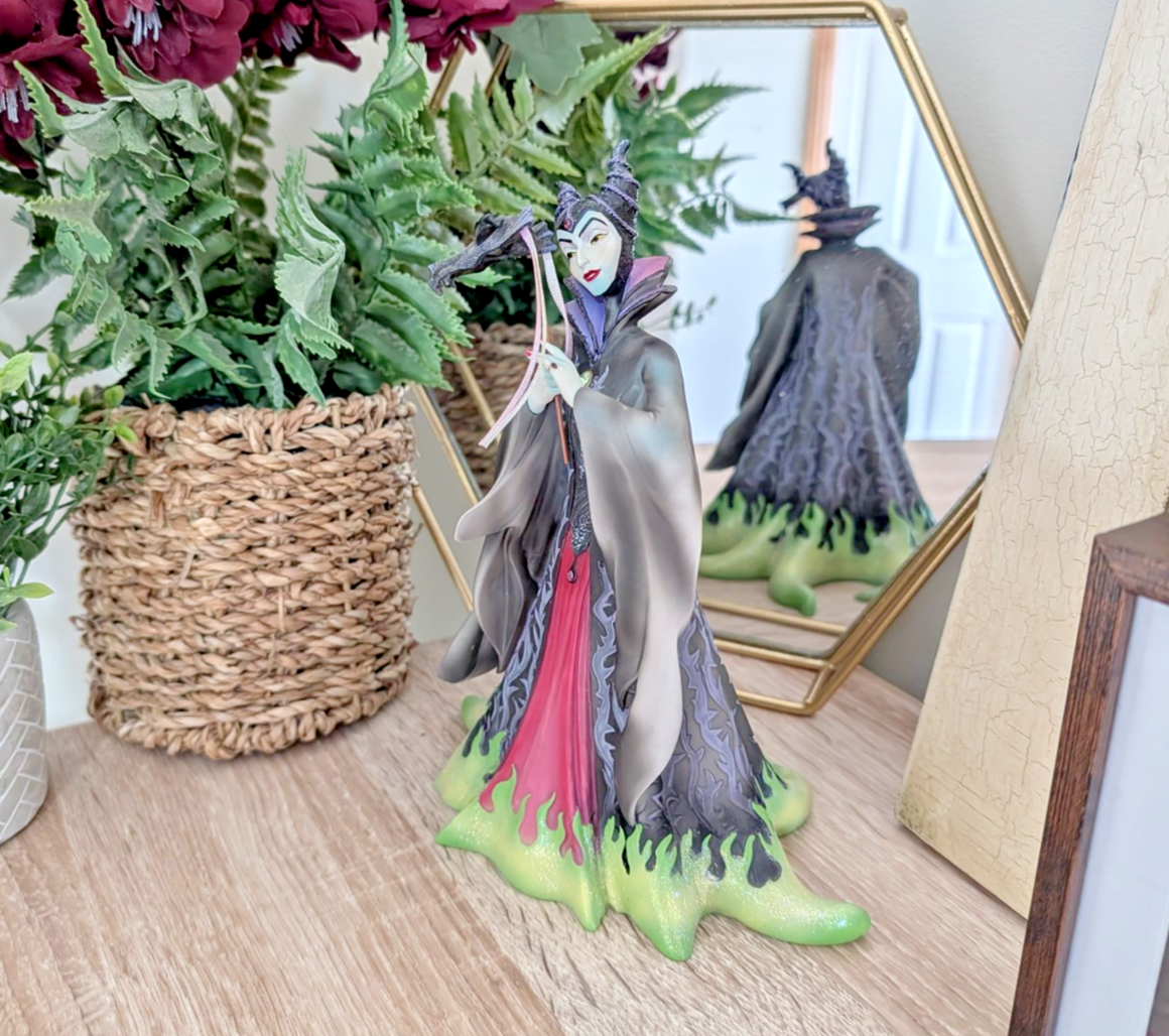 Disney Showcase Maleficent Masquerade Figurine Couture De Force Villain4