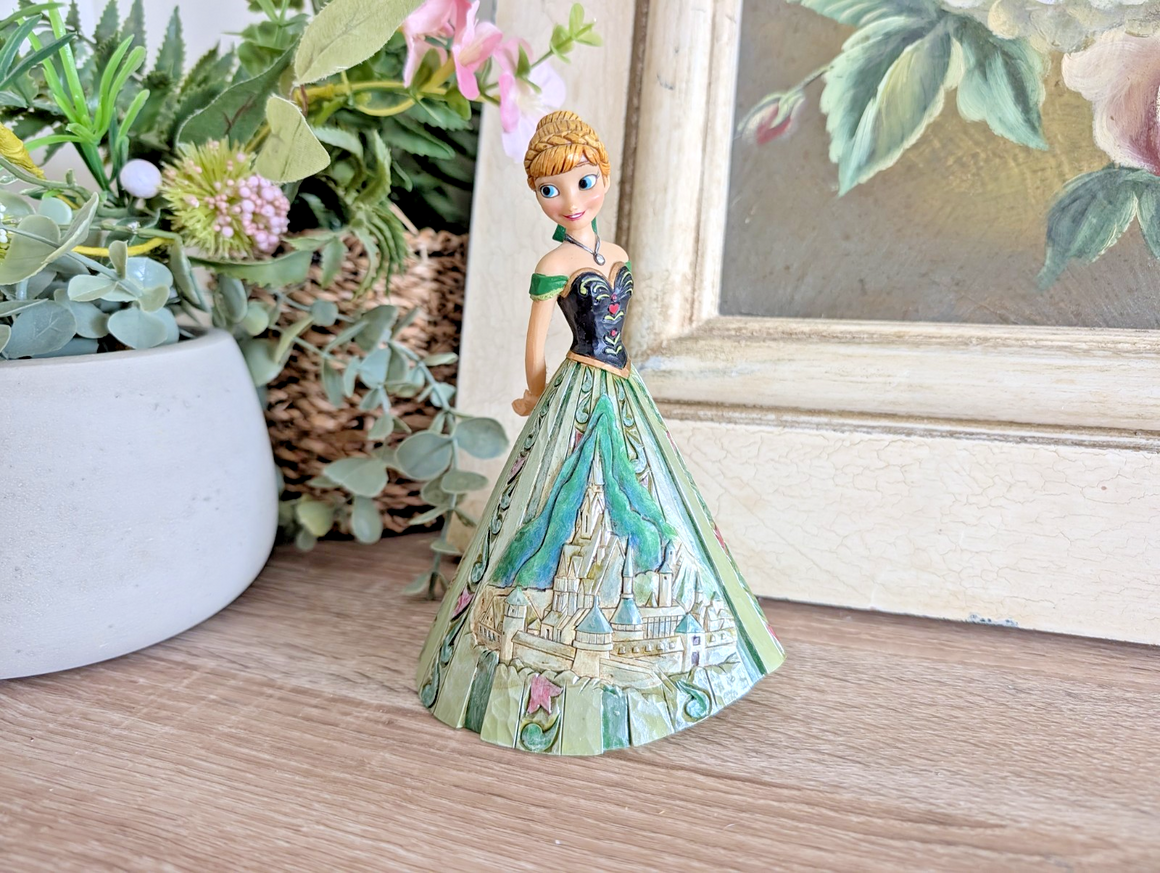 Disney Traditions Anna Arendelle Royalty 4048661 Castle Dress – detail and condition photograph 3