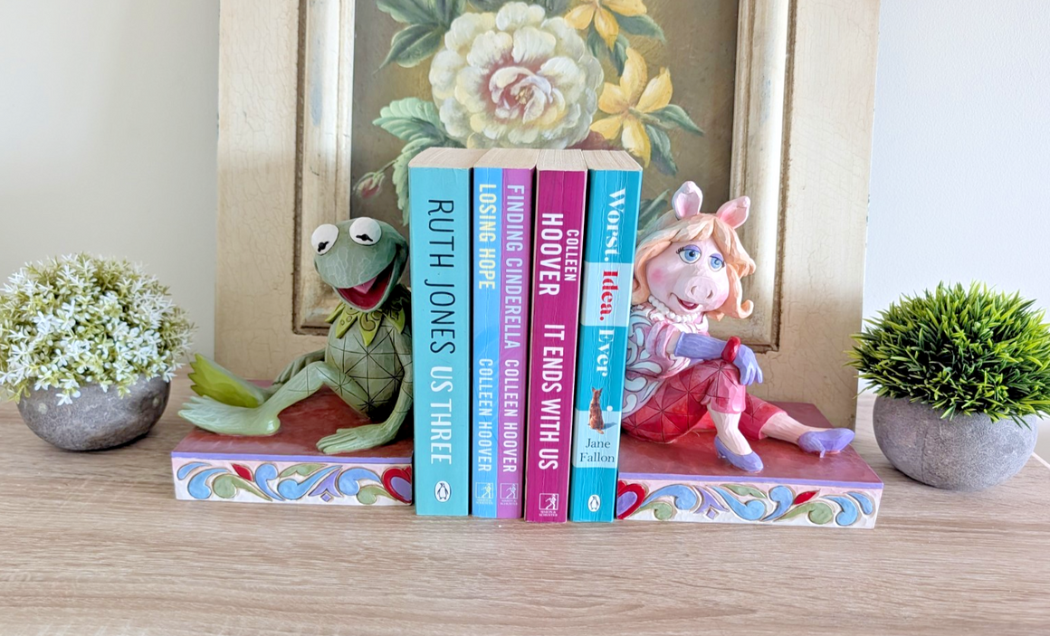 Alternate view of Disney Traditions Kermit and Miss Piggy bookends 4026093