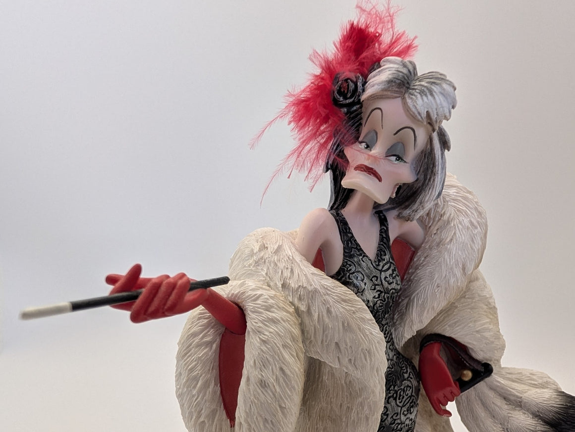 Disney Showcase Couture de Force Cruella De Vil figurine photo 14
