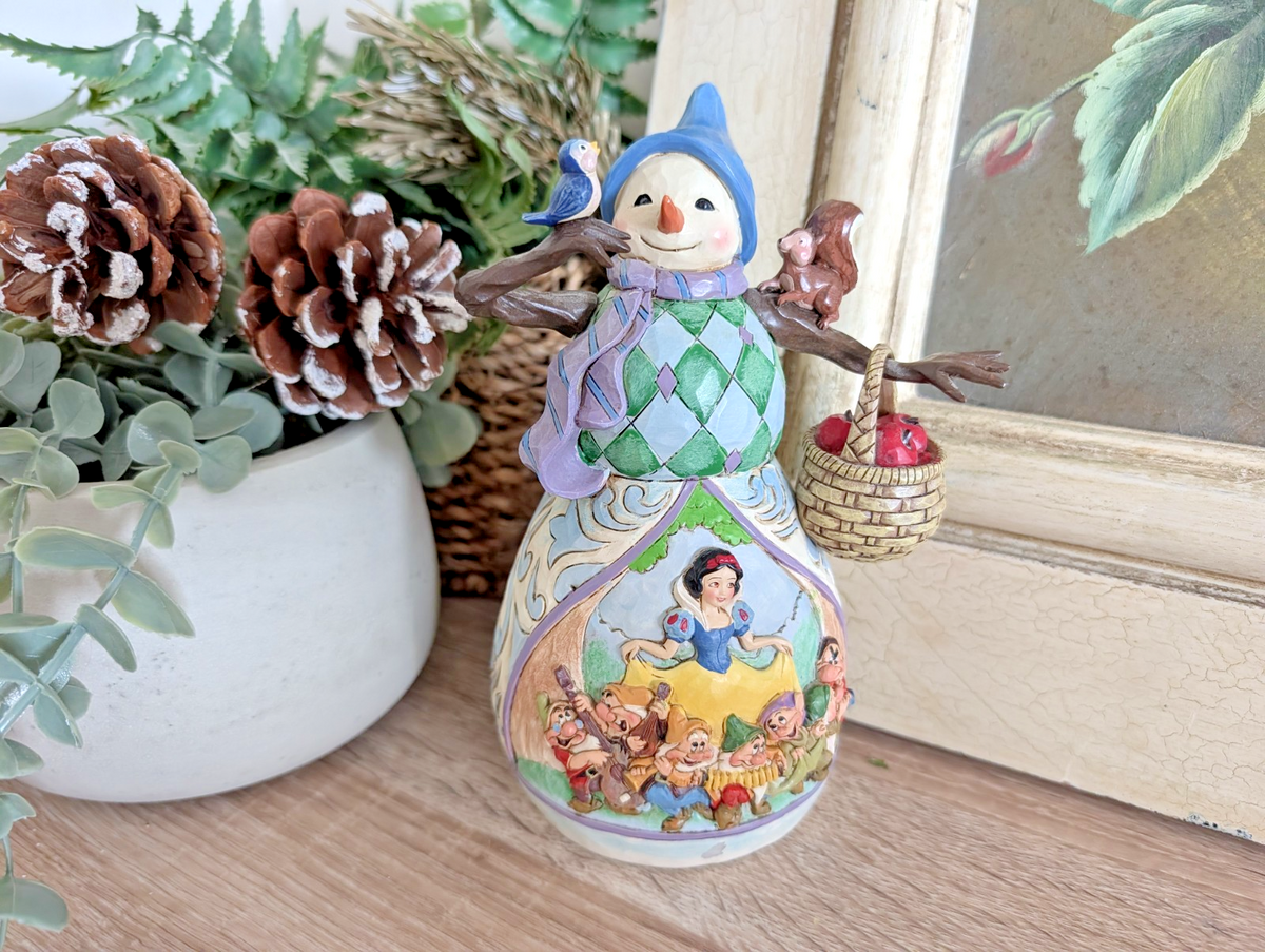 Disney Traditions Snow White Hi Ho Holidays 4046020 Christmas Figurine – detail and condition photograph 2