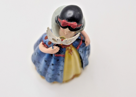 Disney Showcase Snow White Haute Couture Figurine Masquerade Boxed Mask Ball20