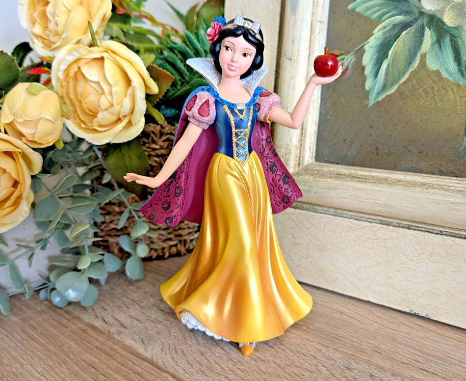 Disney Showcase Snow White Couture de Force 4031542 Boxed