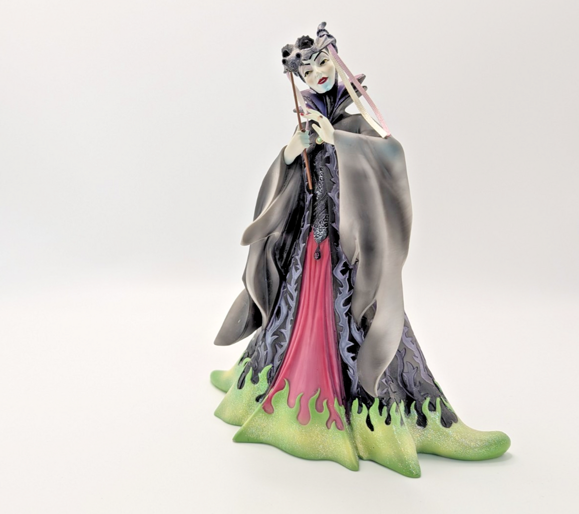 Disney Showcase Maleficent Masquerade Figurine Couture De Force Villain6