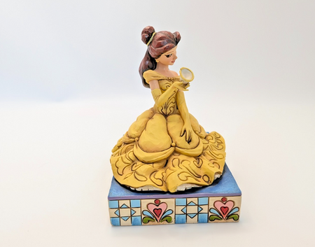 Disney Traditions Belle and Chip Curious and Kind 4037513 – close-up detail