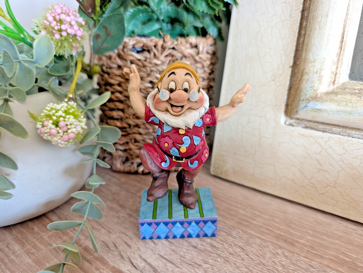 Disney Traditions Dancing Doc Snow White 4049628 boxed figurine - left side view