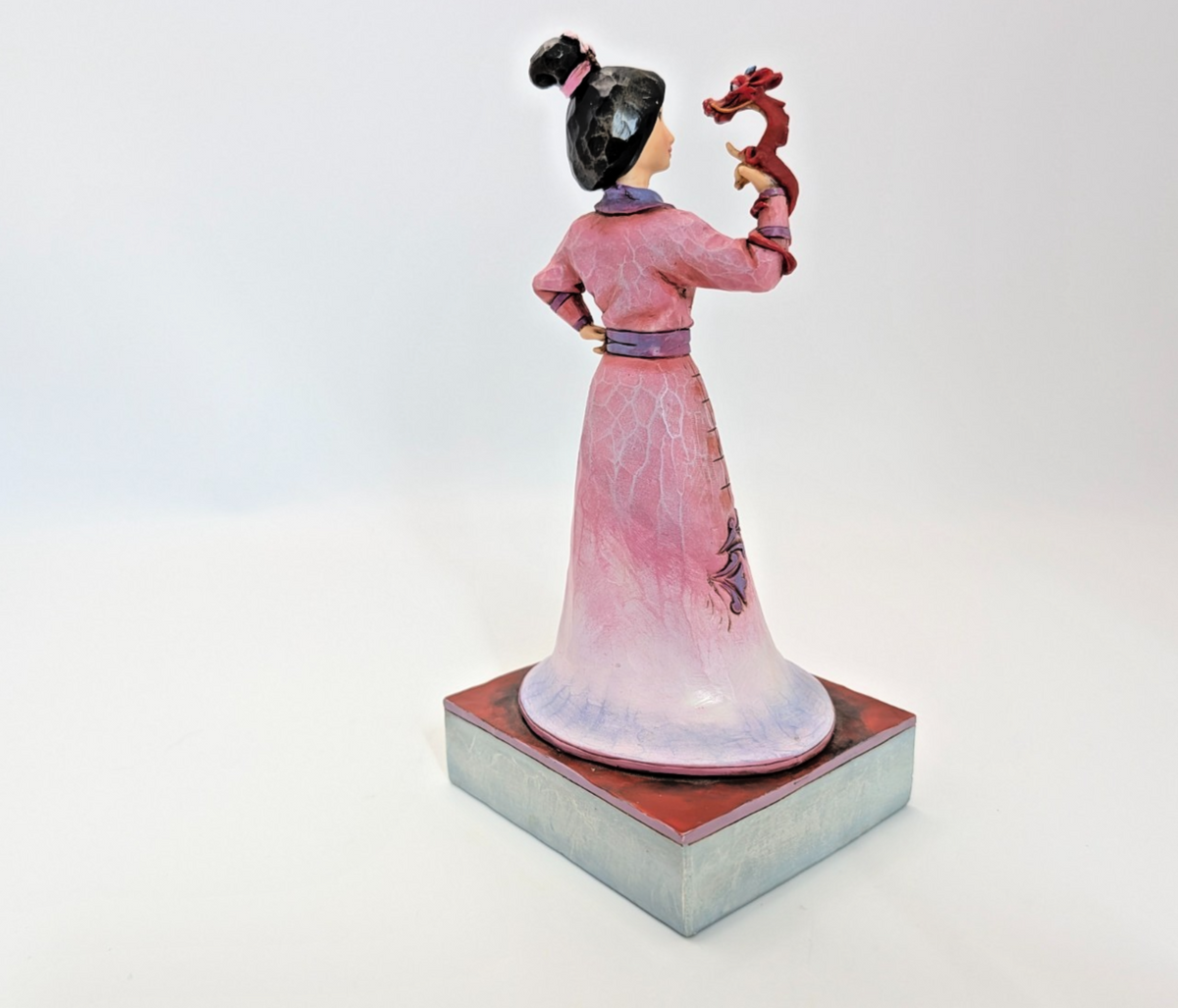 Disney Traditions Mulan and Mushu Determined and Tough 4037510 – three-quarter view