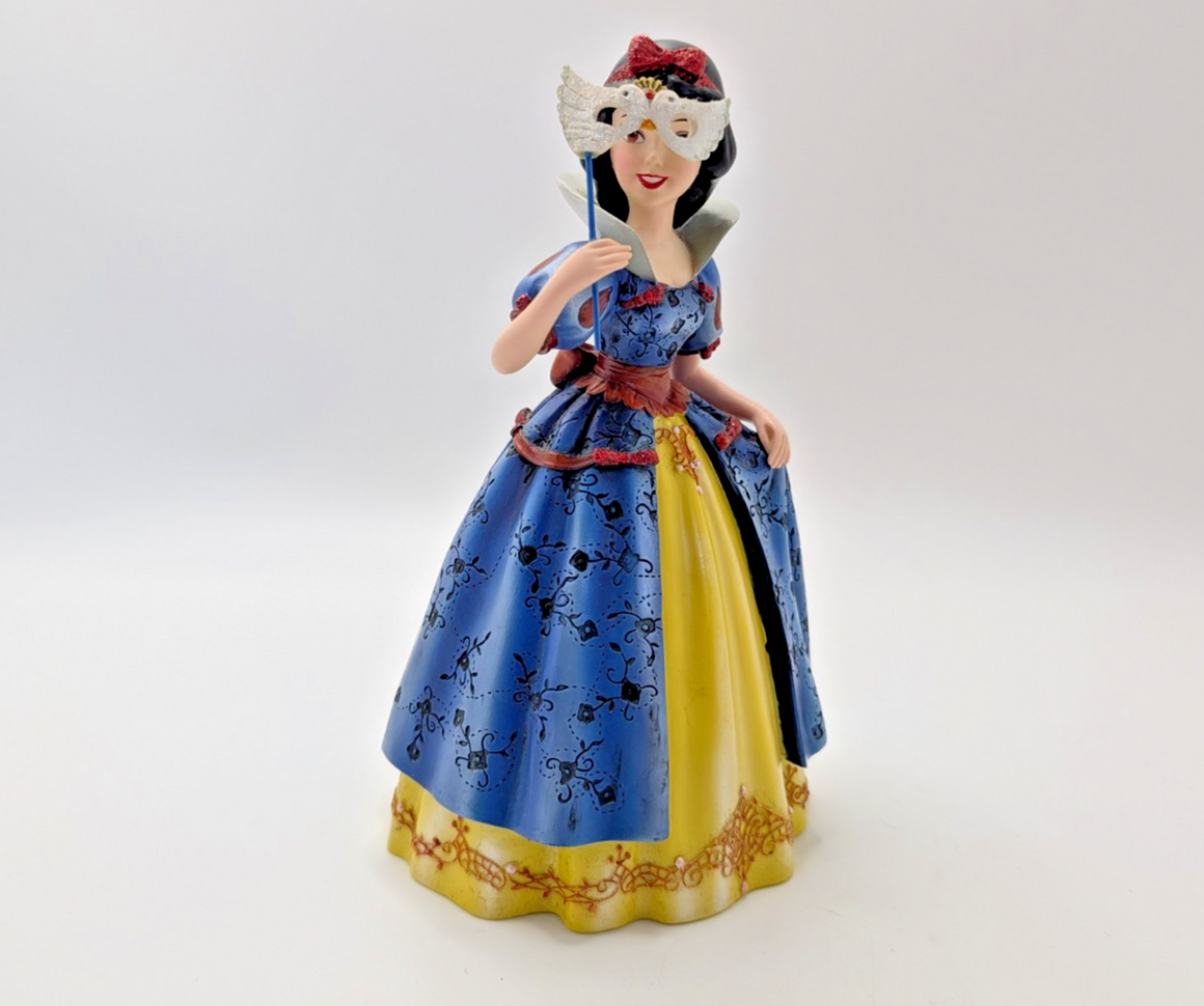 Disney Showcase Snow White Haute Couture Figurine Masquerade Boxed Mask Ball0