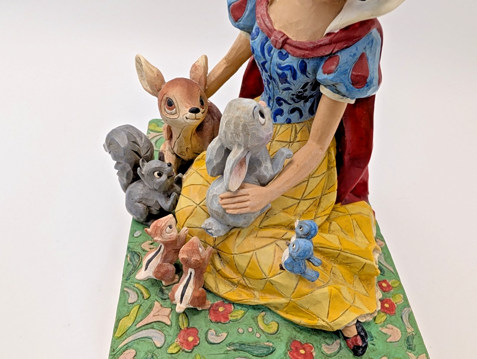 Disney Traditions Showcase Snow White Figurine Friendship Makes The Heart Sing21