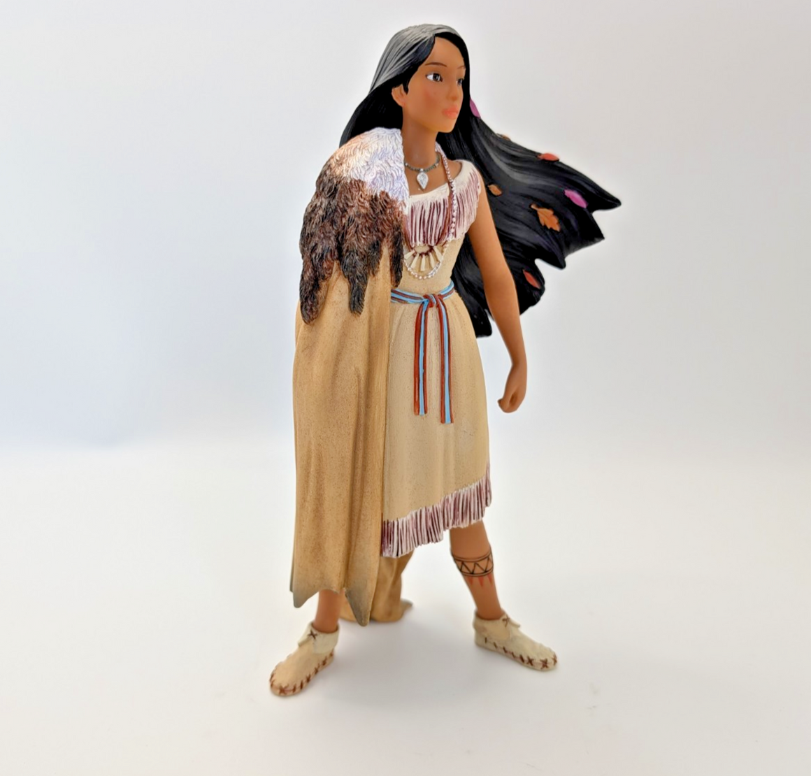 Disney Showcase Couture de Force Pocahontas 6008692 by Enesco - Unboxed - product view 10