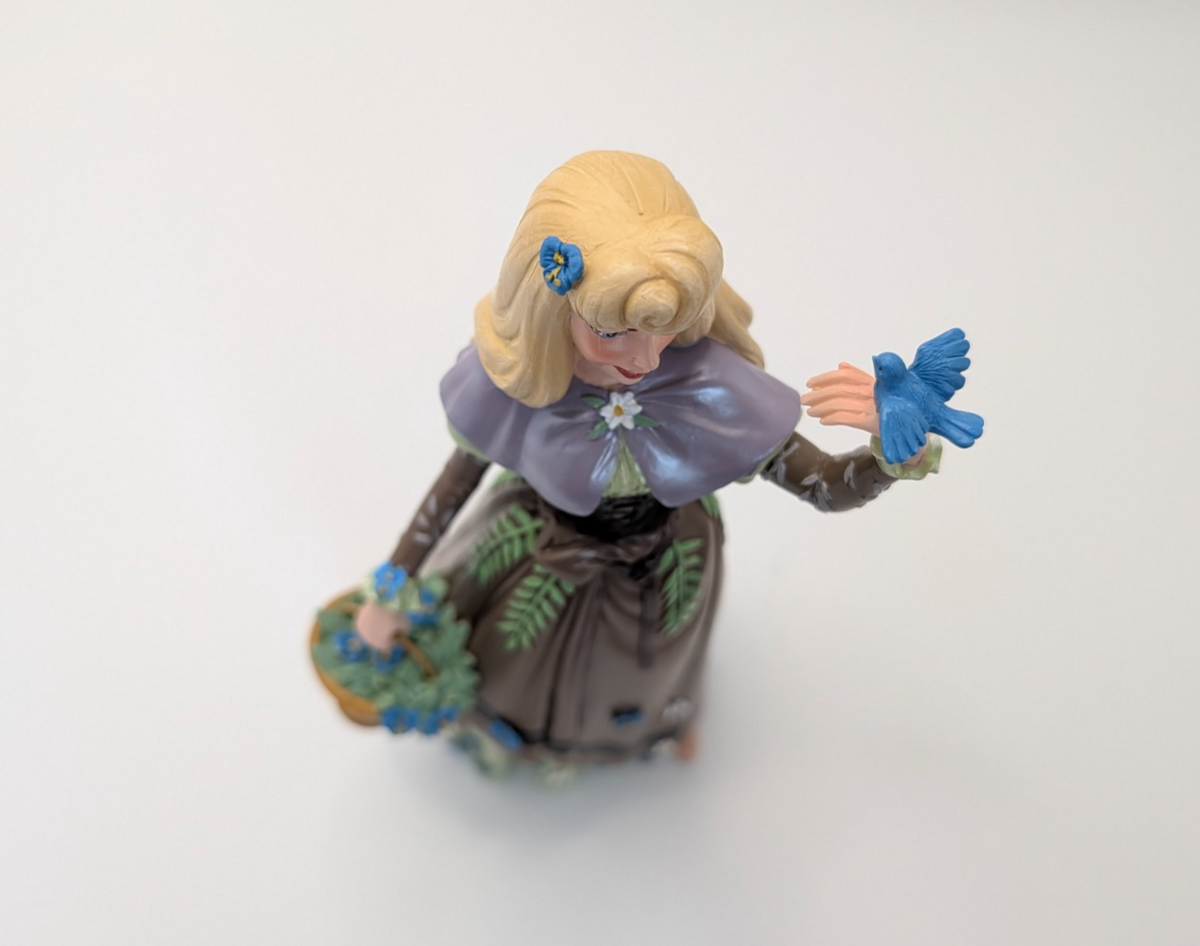 Disney Showcase Briar Rose Aurora Botanical 6014849 boxed figurine - lower detail
