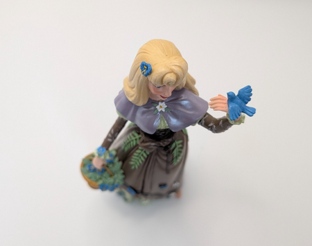 Disney Showcase Briar Rose Aurora Botanical 6014849 boxed figurine - lower detail