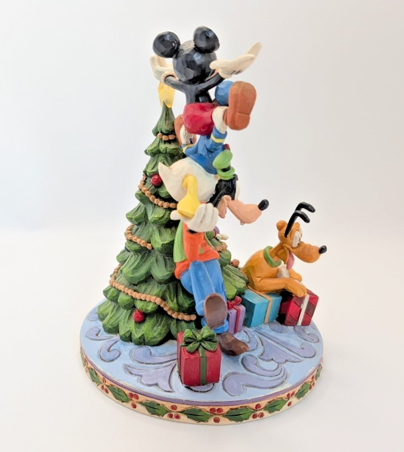 Disney Traditions Mickey and Friends Merry Tree Trimming 6008979 – character detail